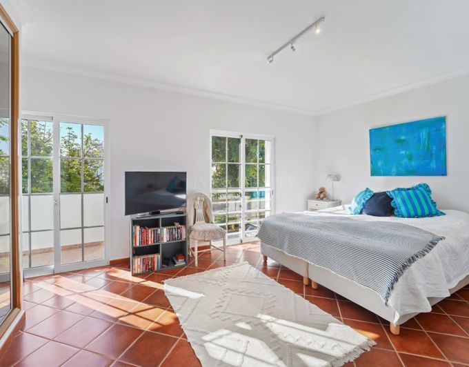 Image No.13-5 Bed Townhouse for sale