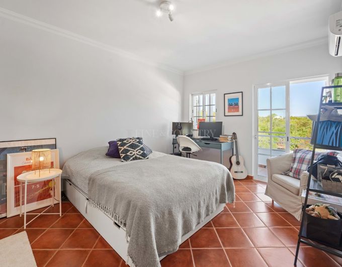 Image No.18-5 Bed Townhouse for sale