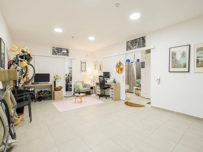 Image No.28-3 Bed Semi-Detached for sale