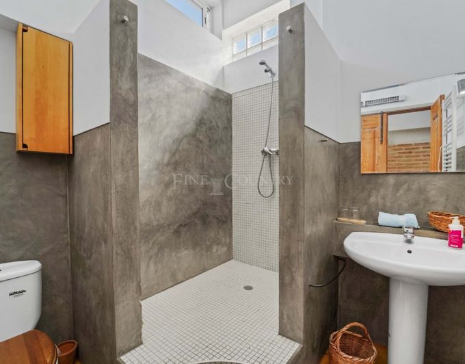 Image No.15-3 Bed Property for sale