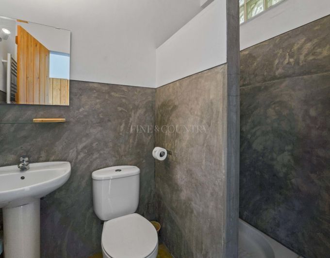 Image No.22-3 Bed Property for sale