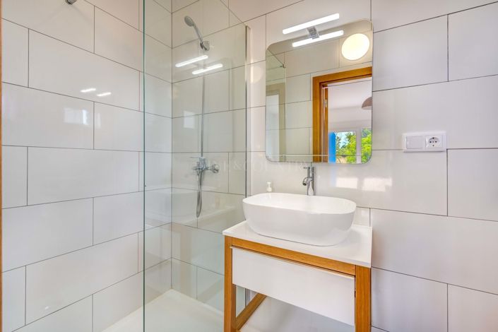 Image No.14-4 Bed Property for sale