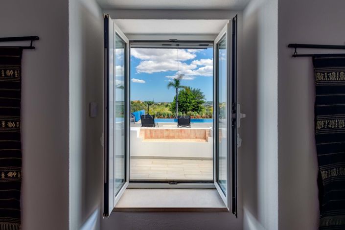 Image No.25-4 Bed Property for sale