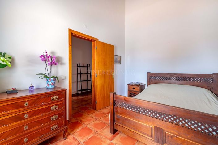 Image No.26-4 Bed Property for sale