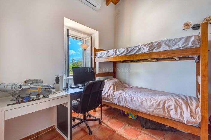 Image No.27-4 Bed Property for sale