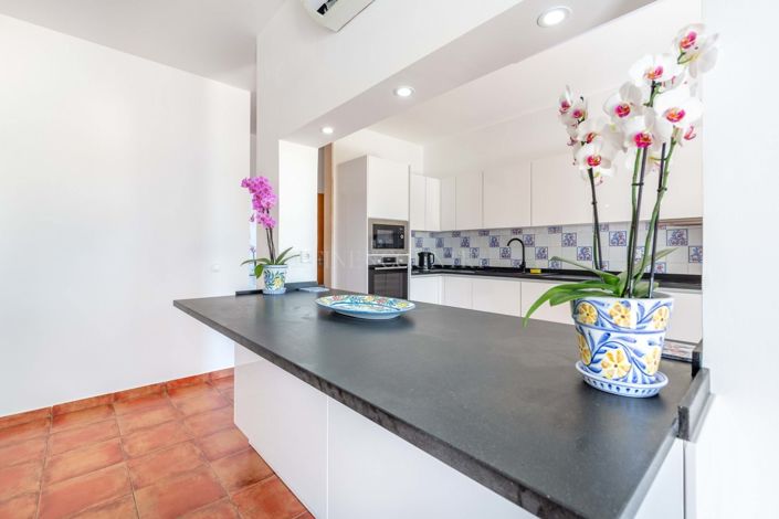 Image No.6-4 Bed Property for sale