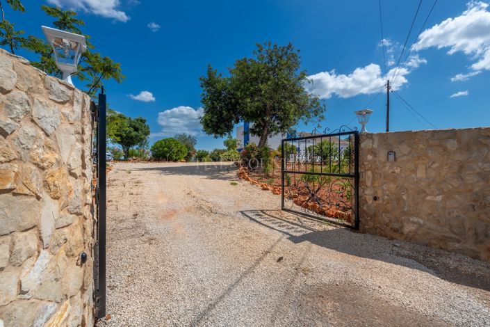 Image No.60-4 Bed Property for sale