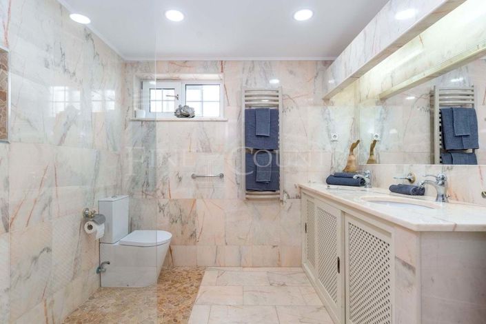 Image No.31-6 Bed Property for sale