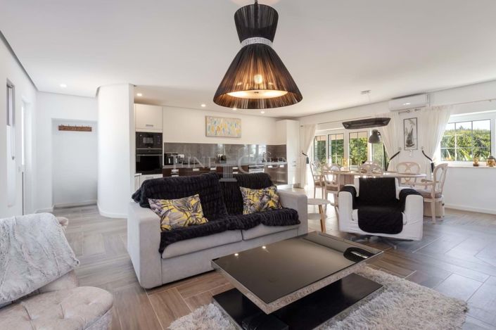 Image No.38-6 Bed Property for sale