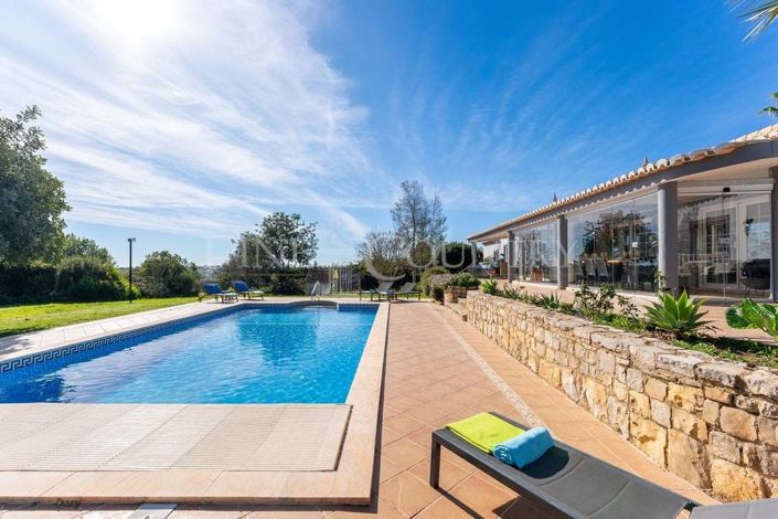 Image No.50-6 Bed Property for sale