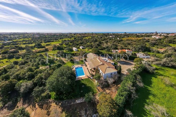 Image No.60-6 Bed Property for sale