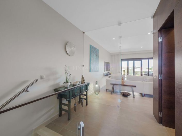 Image No.9-2 Bed Townhouse for sale