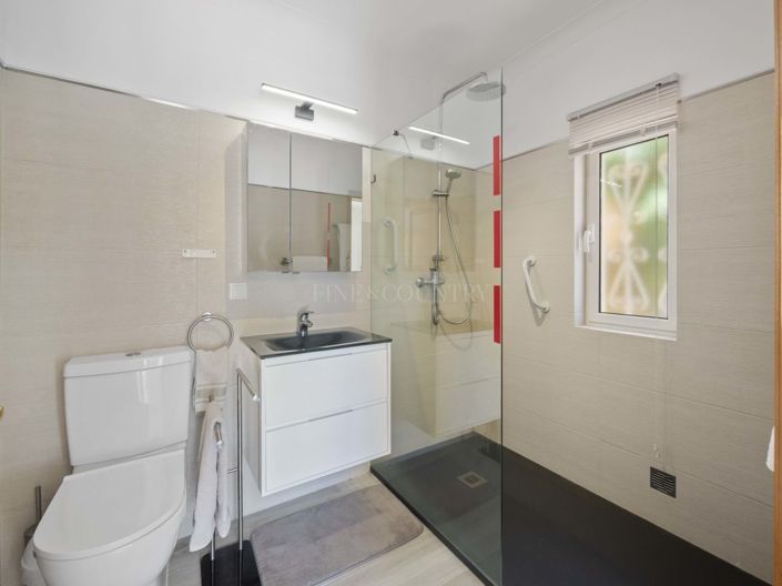 Image No.13-3 Bed Property for sale