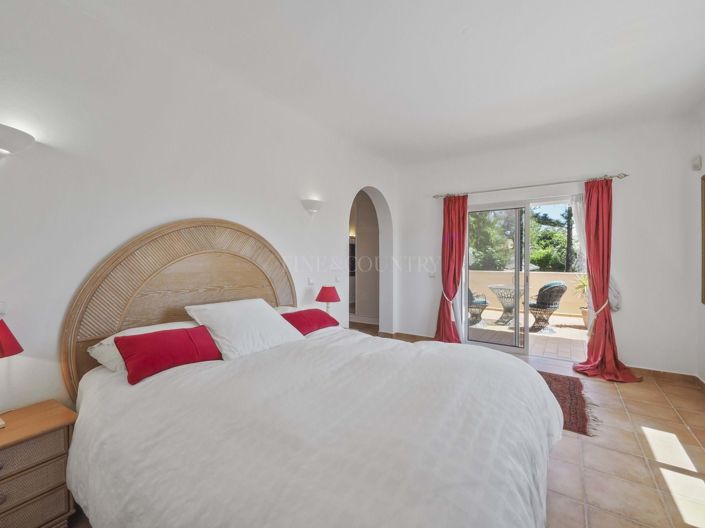 Image No.17-3 Bed Property for sale