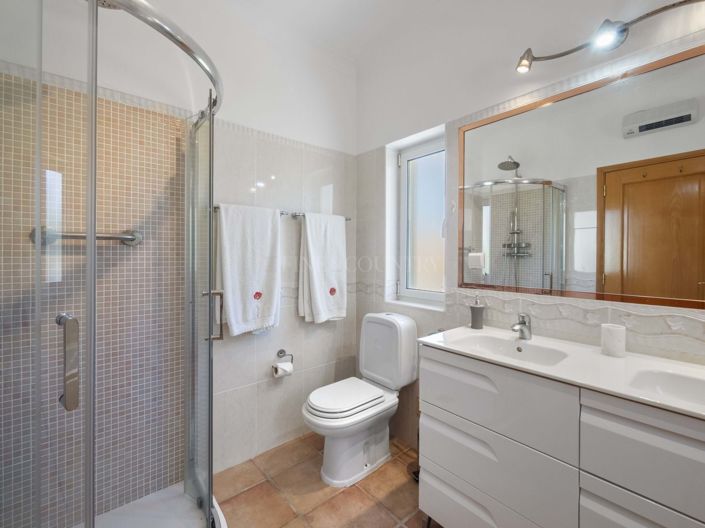 Image No.19-3 Bed Property for sale