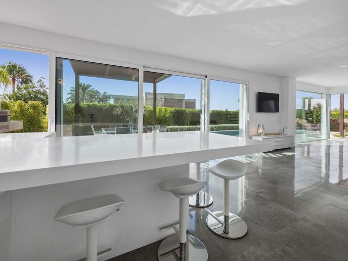 Image No.10-3 Bed Property for sale