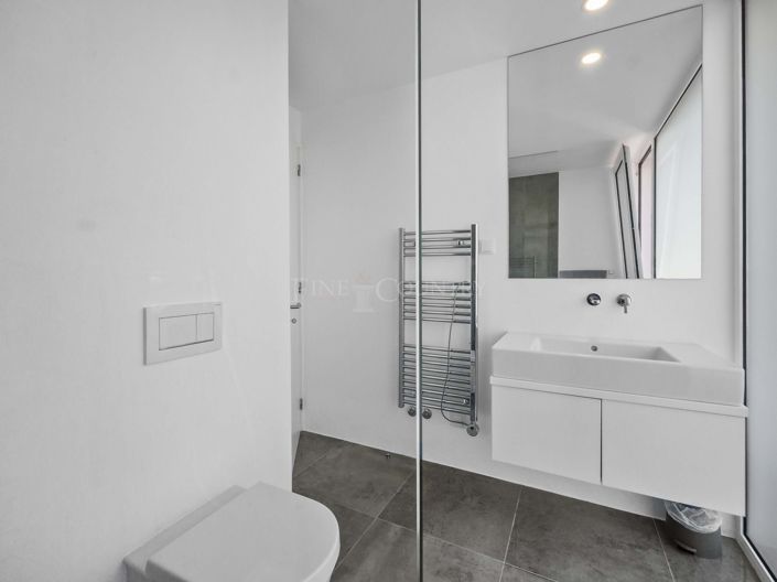 Image No.15-3 Bed Property for sale