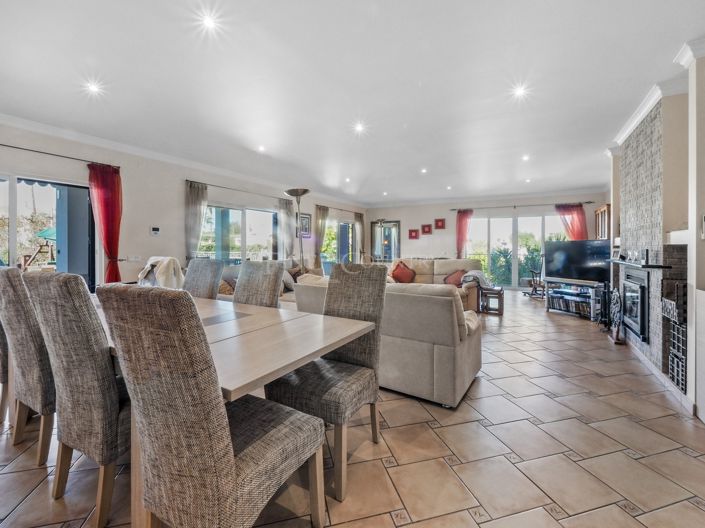 Image No.8-4 Bed Property for sale