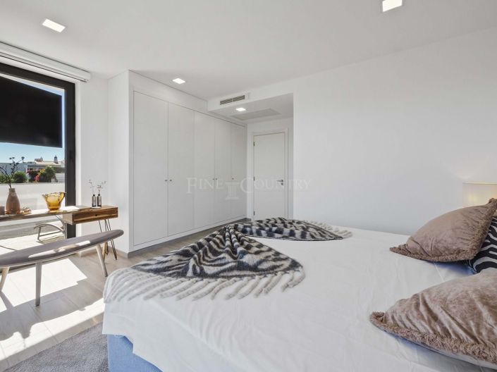 Image No.36-4 Bed Property for sale