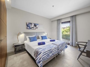 2104-359460-14d4e763c151089fe37f379b2f9be1ace