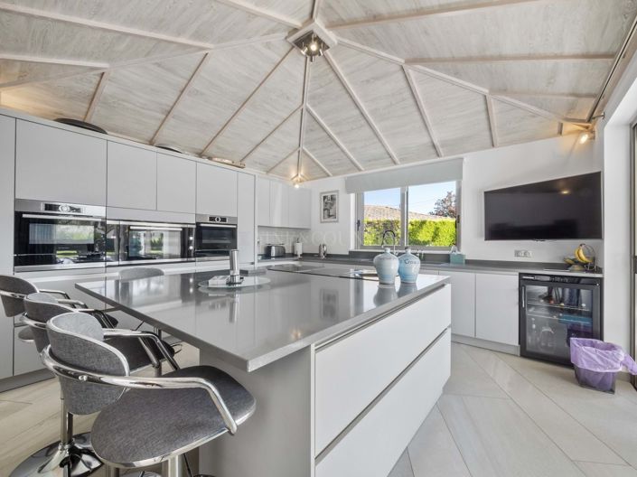 Image No.13-3 Bed Property for sale