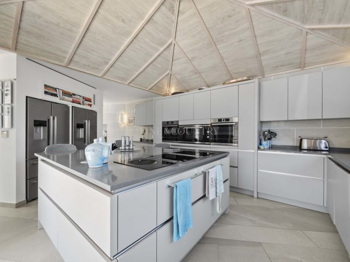 Image No.14-3 Bed Property for sale