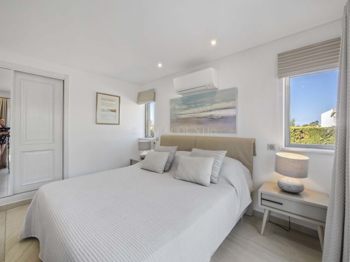 Image No.19-3 Bed Property for sale