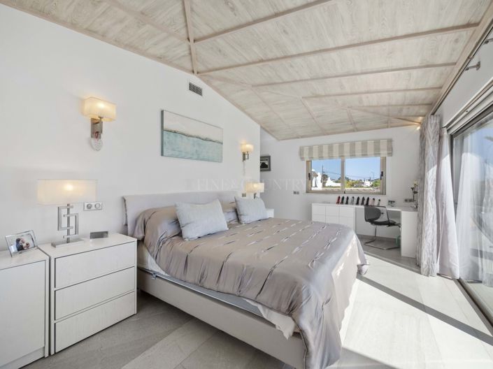 Image No.25-3 Bed Property for sale