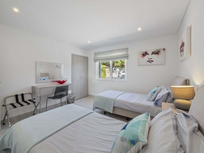 Image No.16-3 Bed Property for sale