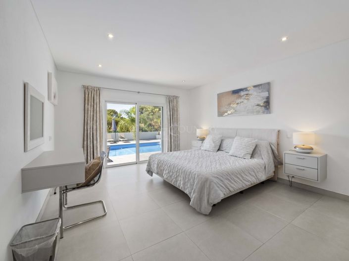 Image No.18-3 Bed Property for sale