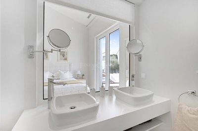 2104-363593-b952a8cbdbc2fd66601ce91bb265b9cce