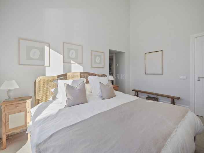 Image No.24-4 Bed Property for sale