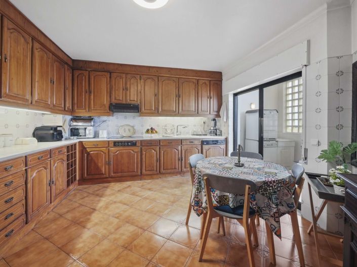 Image No.9-3 Bed Apartment for sale