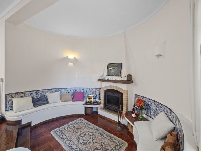 Image No.5-5 Bed Property for sale