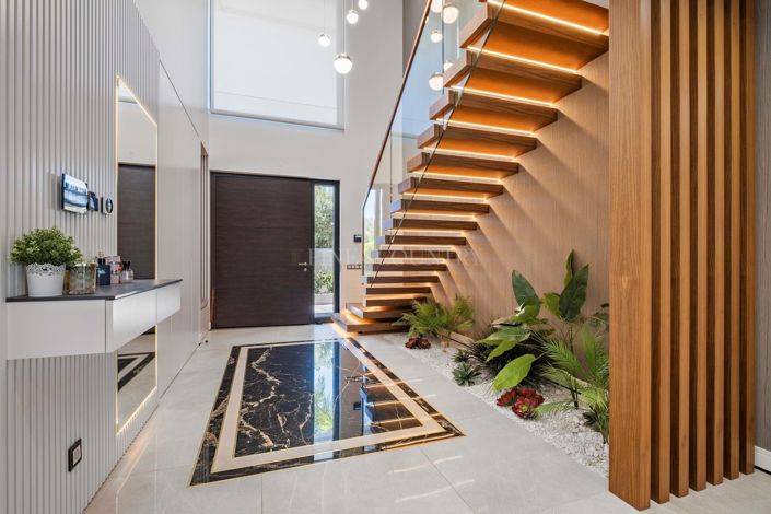 Image No.16-4 Bed Property for sale