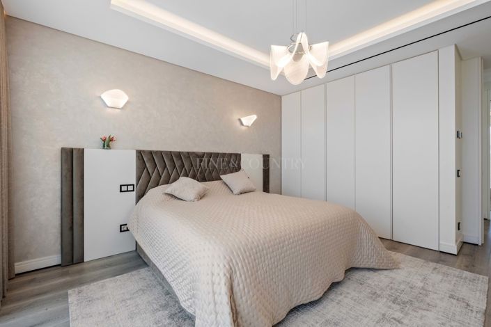 Image No.25-4 Bed Property for sale