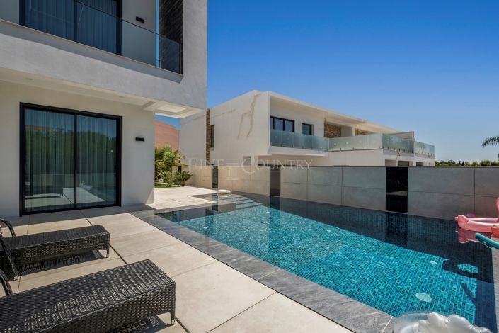 Image No.34-4 Bed Property for sale