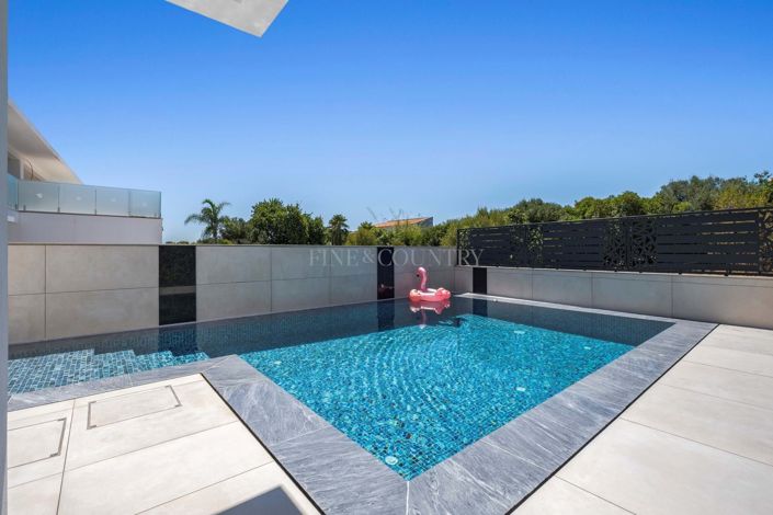 Image No.41-4 Bed Property for sale