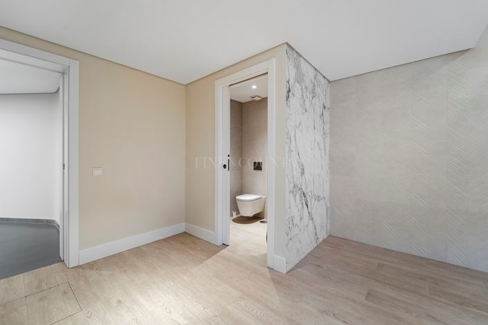 Image No.53-4 Bed Villa for sale