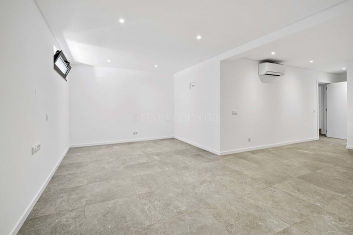 Image No.12-4 Bed Villa for sale