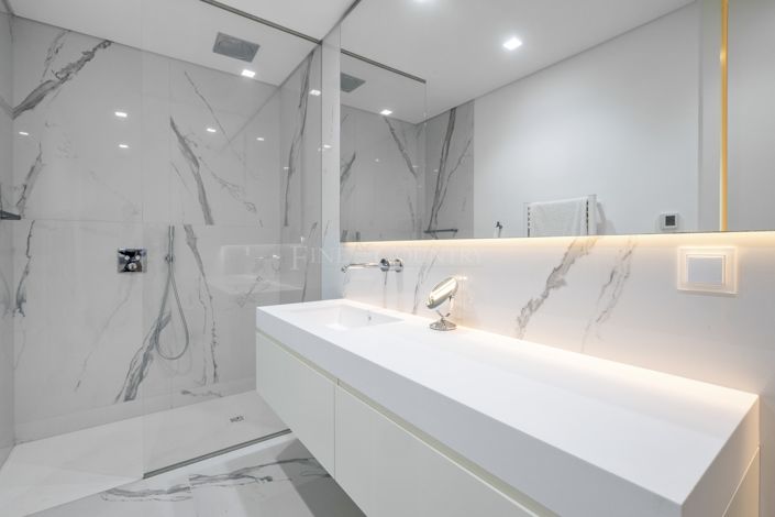 Image No.18-3 Bed Property for sale