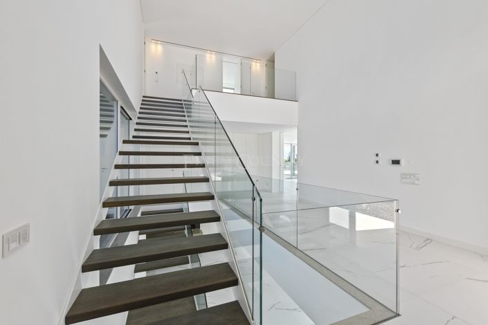 Image No.5-6 Bed Villa for sale