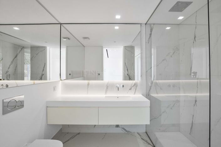 Image No.6-6 Bed Villa for sale