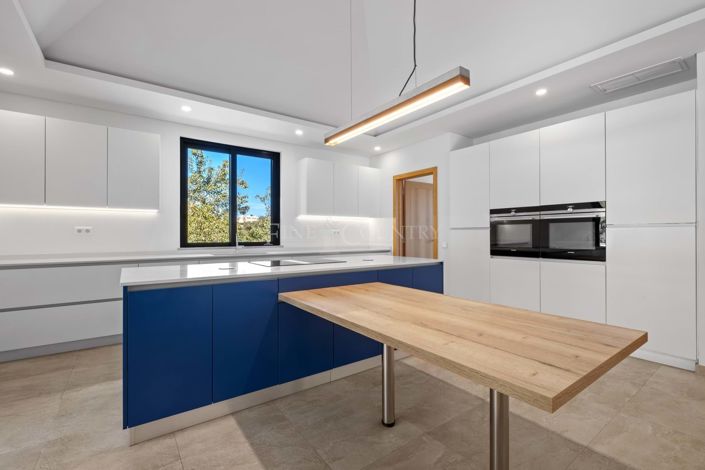 Image No.15-4 Bed Property for sale