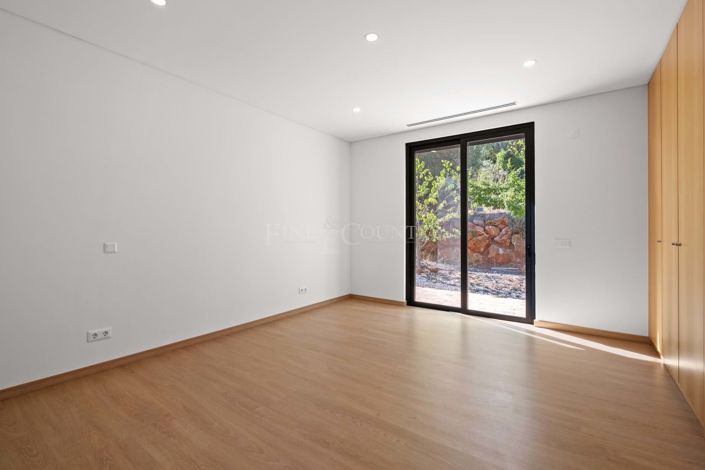 Image No.25-4 Bed Property for sale