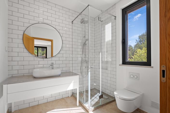 Image No.26-4 Bed Property for sale