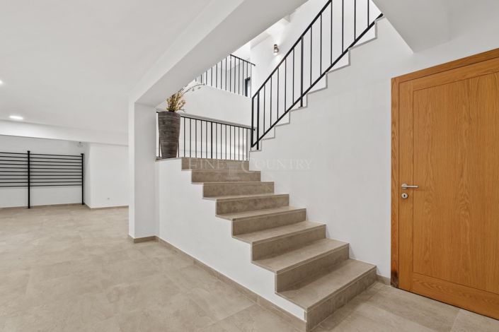 Image No.28-4 Bed Property for sale