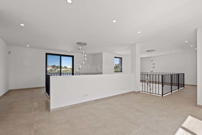 Image No.34-4 Bed Property for sale