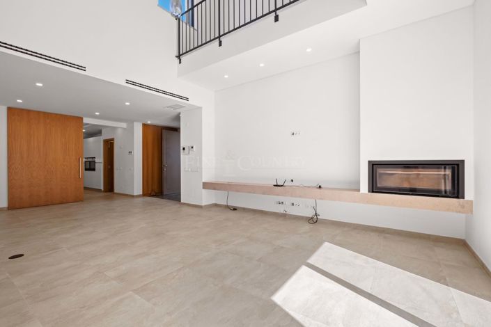 Image No.8-4 Bed Property for sale