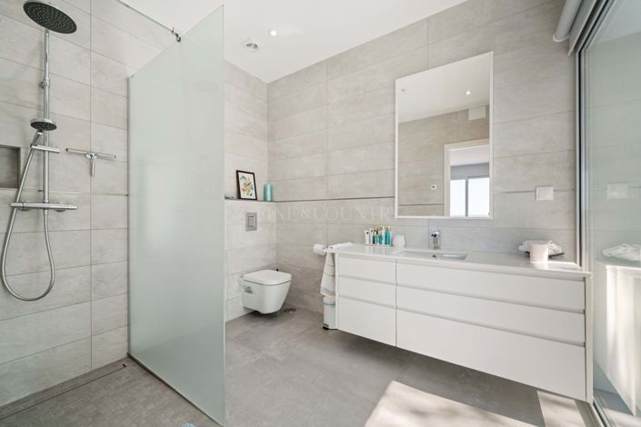 Image No.28-3 Bed Villa for sale